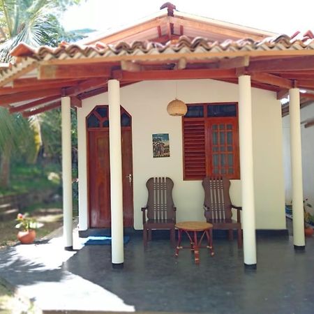 Peacock Garden Bed & Breakfast Тангале Екстериор снимка