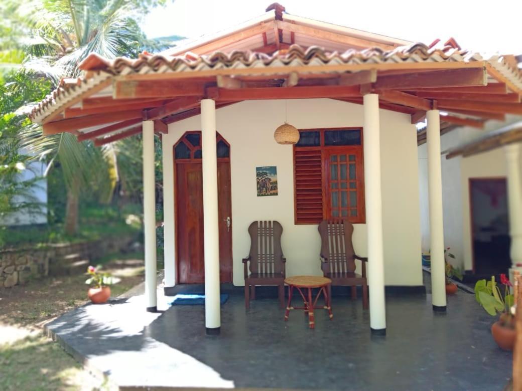 Peacock Garden Bed & Breakfast Тангале Екстериор снимка