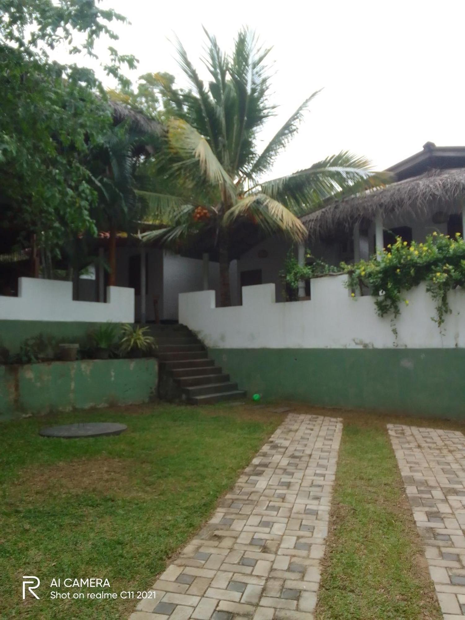 Peacock Garden Bed & Breakfast Тангале Екстериор снимка