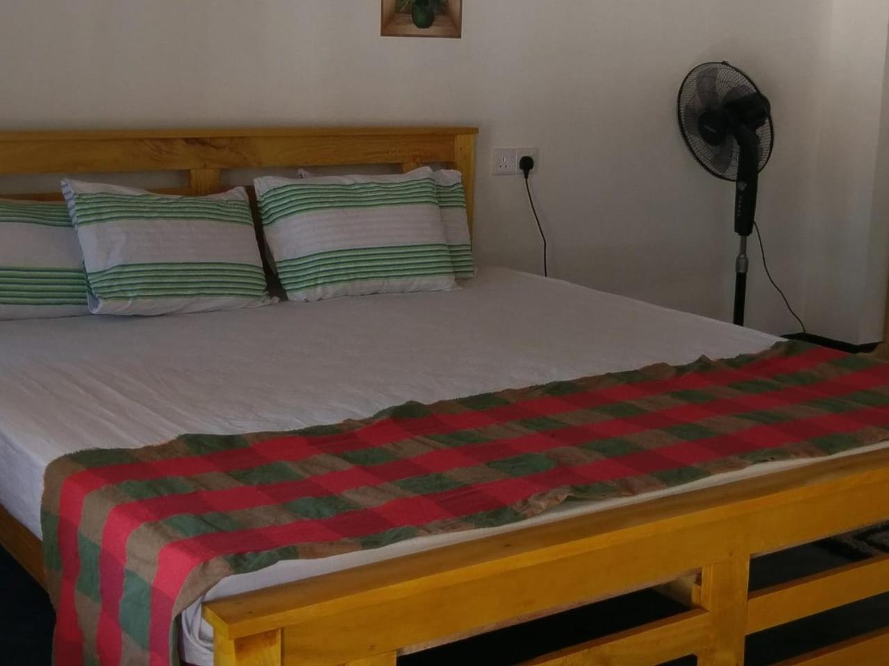 Peacock Garden Bed & Breakfast Тангале Екстериор снимка