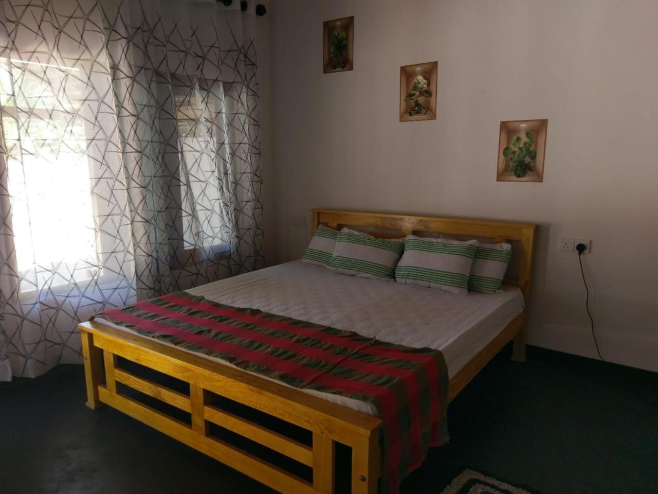Peacock Garden Bed & Breakfast Тангале Екстериор снимка
